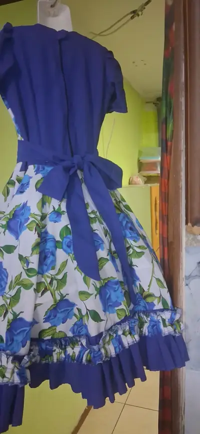 Vestido floral azul y blanco - miniatura 2