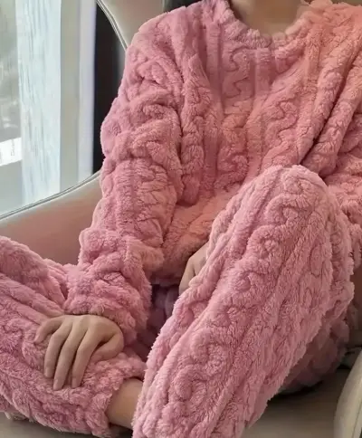 Pijama rosado de felpa - miniatura 1