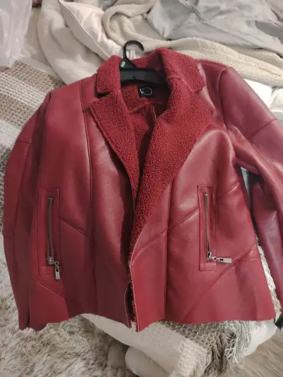 Chaqueta de cuero roja - miniatura 1