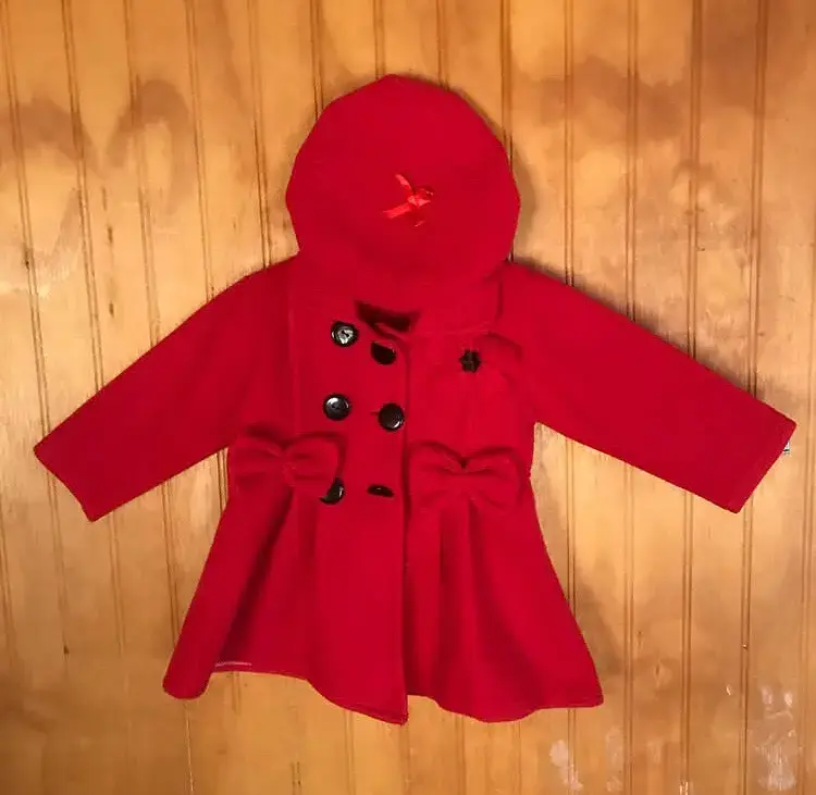 Abrigo rojo para niña con boina