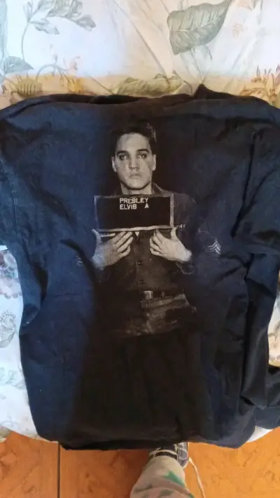 Polera negra con estampado musical - miniatura 2
