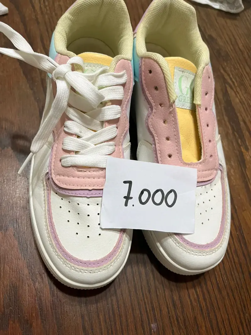 Zapatillas blancas con rosa