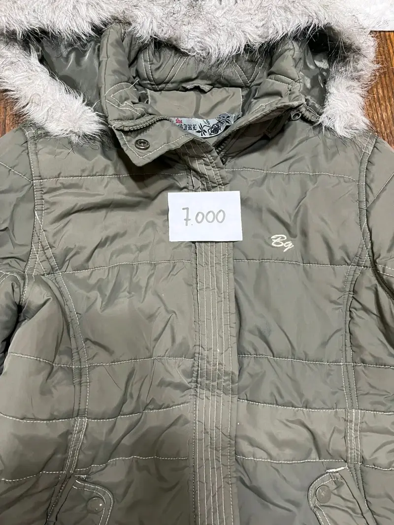 Parka verde con capucha