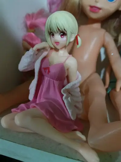 Figura anime rosa pequeña - miniatura 1