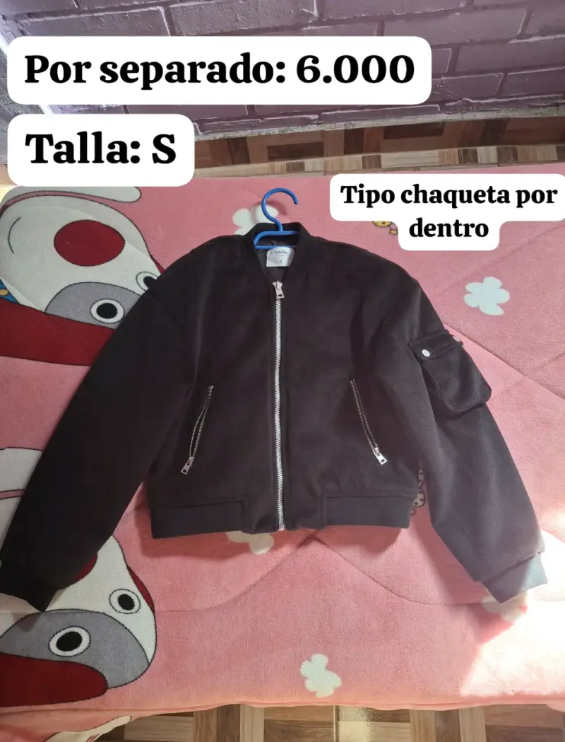 Chaqueta negra con cierre