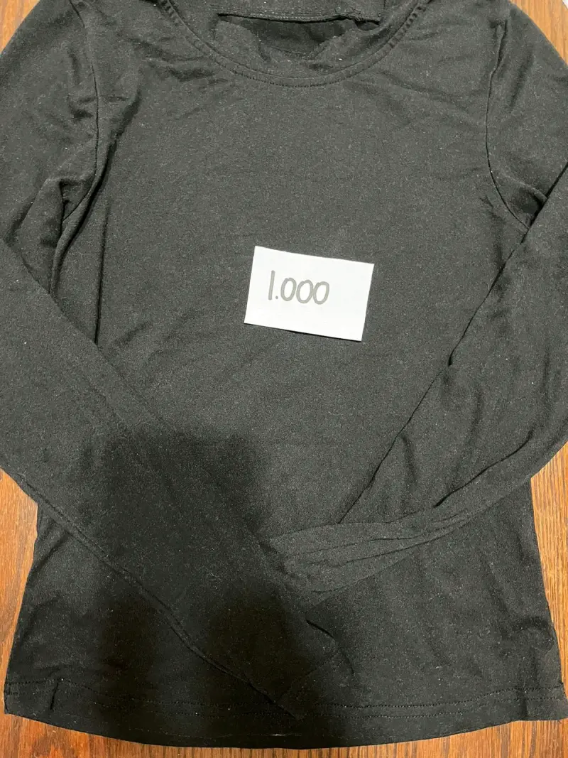 Polera negra manga larga