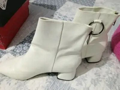 Botas ,botines y zapatos - miniatura 3