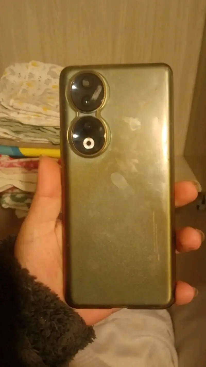 Smartphone dorado en buen estado - 1