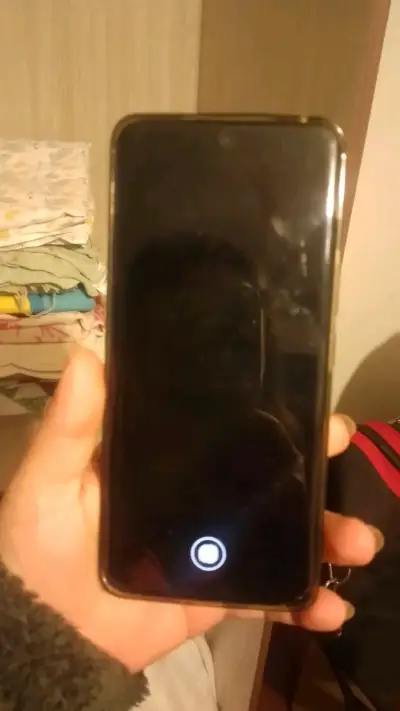 Smartphone dorado en buen estado - miniatura 2