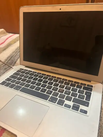 MacBook Air usado buen estado - miniatura 1