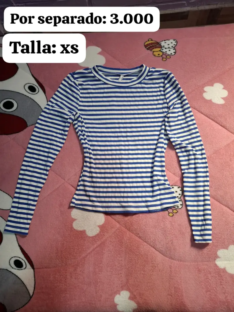 Polera rayada azul y blanca
