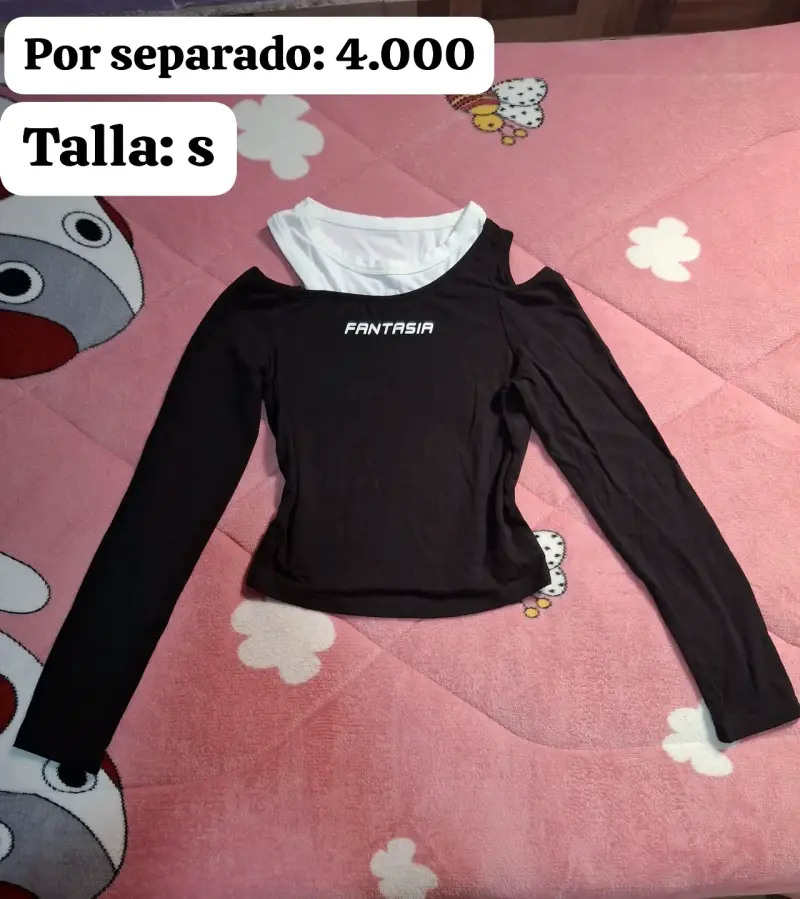Polerita negra con diseño 'FANTASIA'