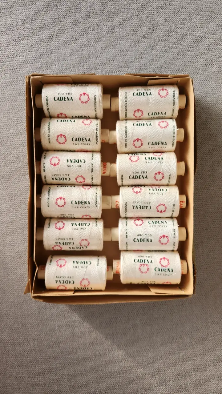 Caja de hilos blancos Cadena - 1