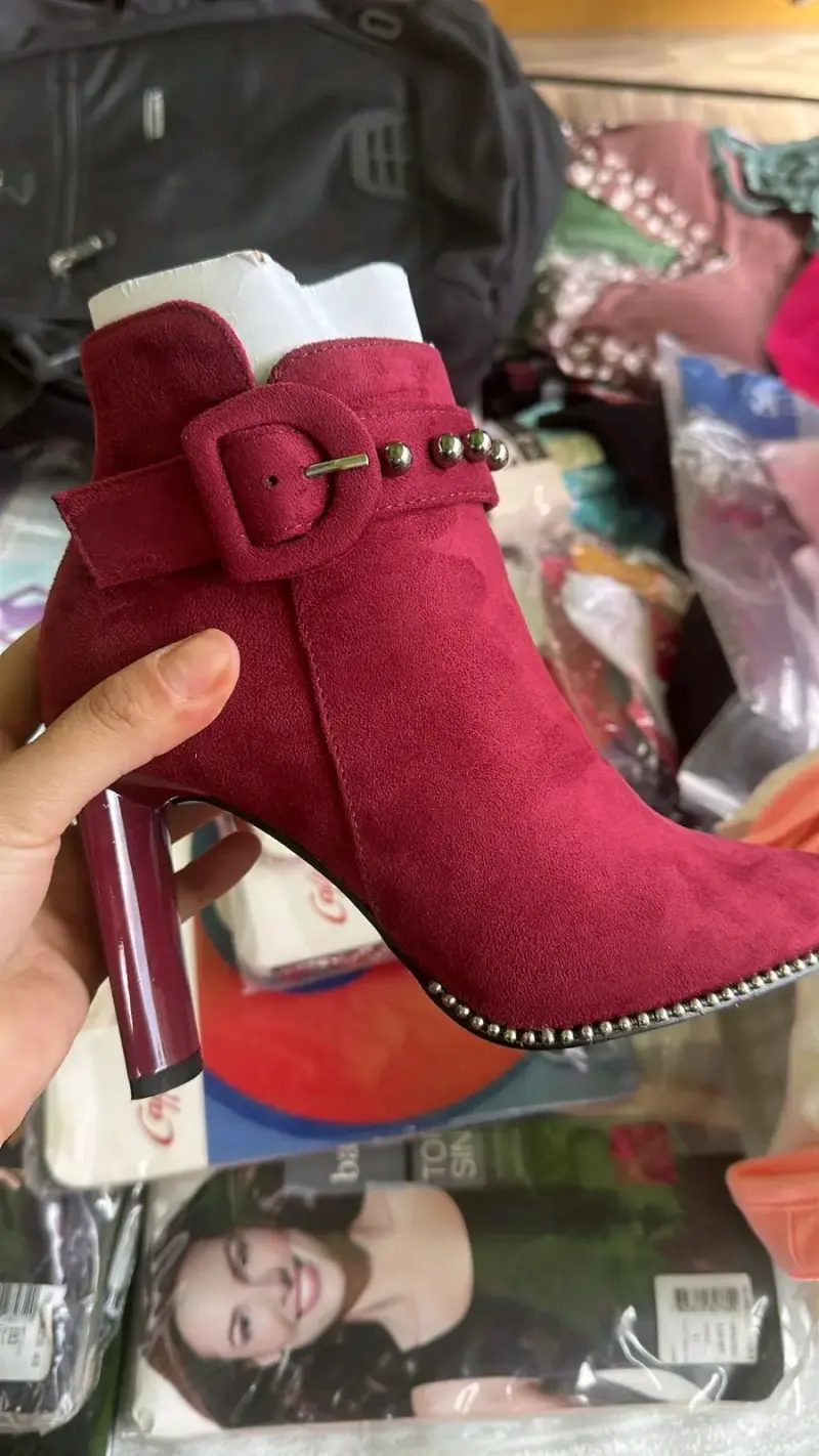 Botines rojos con tacón alto