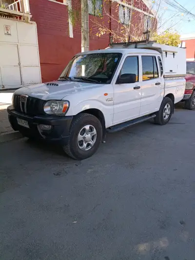 Camioneta mahindra - miniatura 1