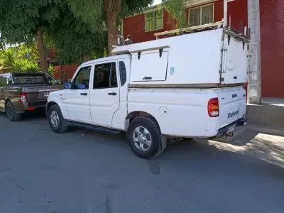 Camioneta mahindra - miniatura 3