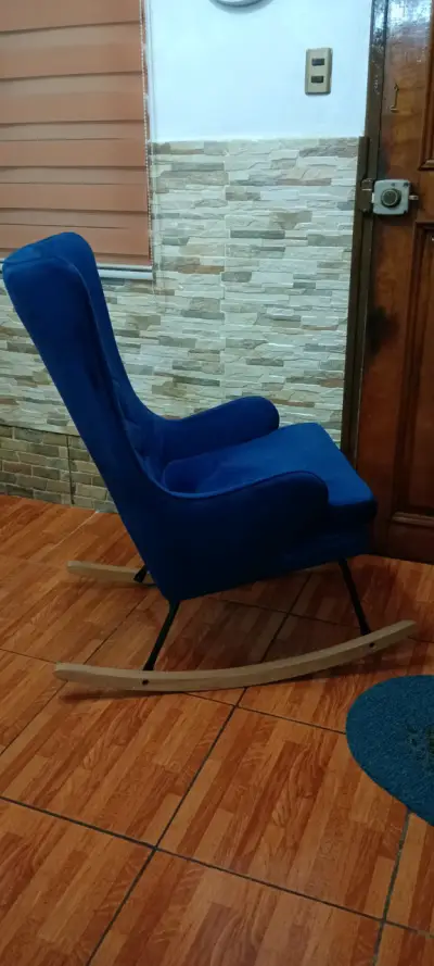 Silla mecedora azul - miniatura 1