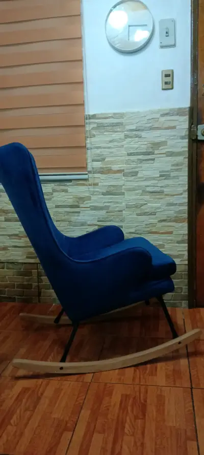 Silla mecedora azul - miniatura 4