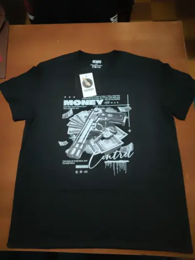 Polera negra 'Hope' diseño gráfico - miniatura 3
