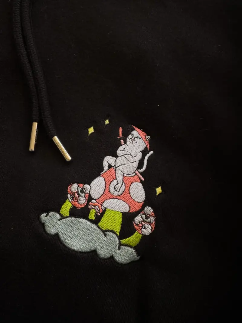 Polerón negro bordado ripndip - 6
