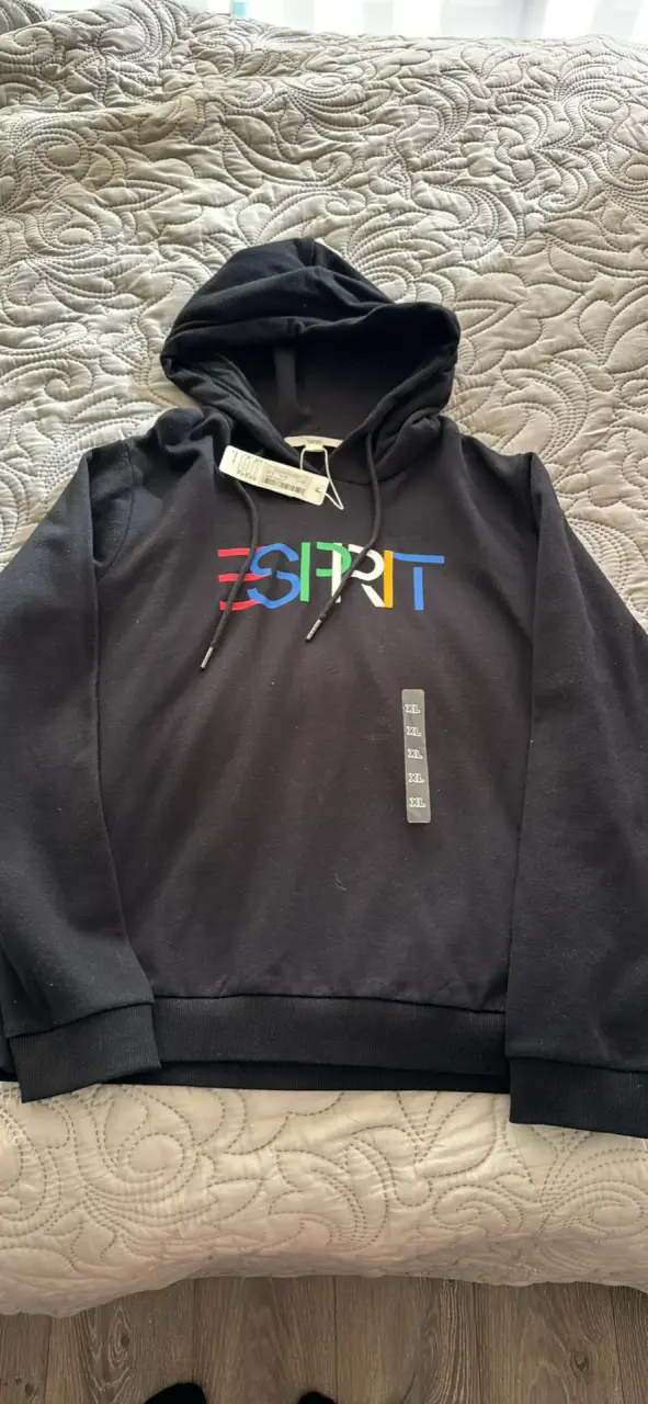 Polerón Esprit negro con logo colorido - 2
