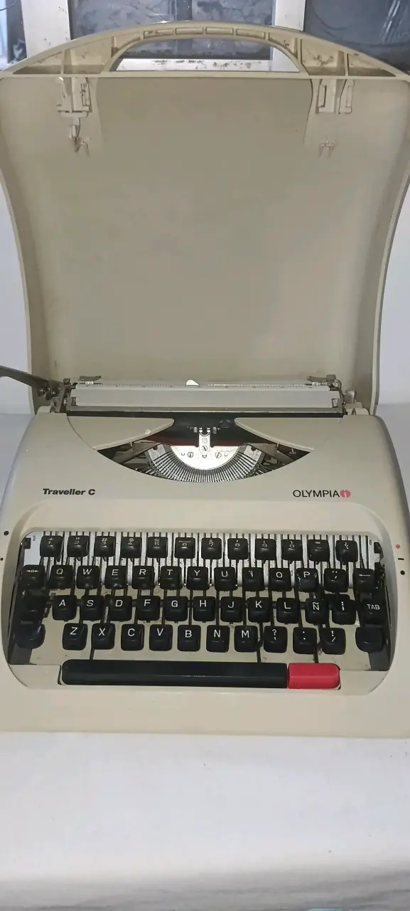 Máquina de escribir Olympus Traveller C - 1
