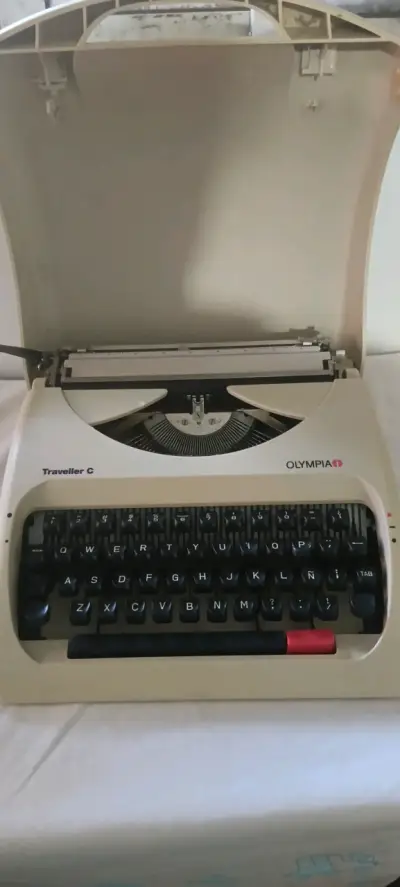 Máquina de escribir Olympus Traveller C - miniatura 2