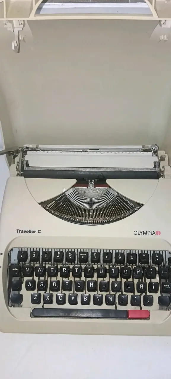 Máquina de escribir Olympus Traveller C - 3