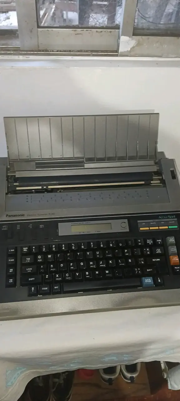 Máquina de escribir electrónica Panasonic - 1