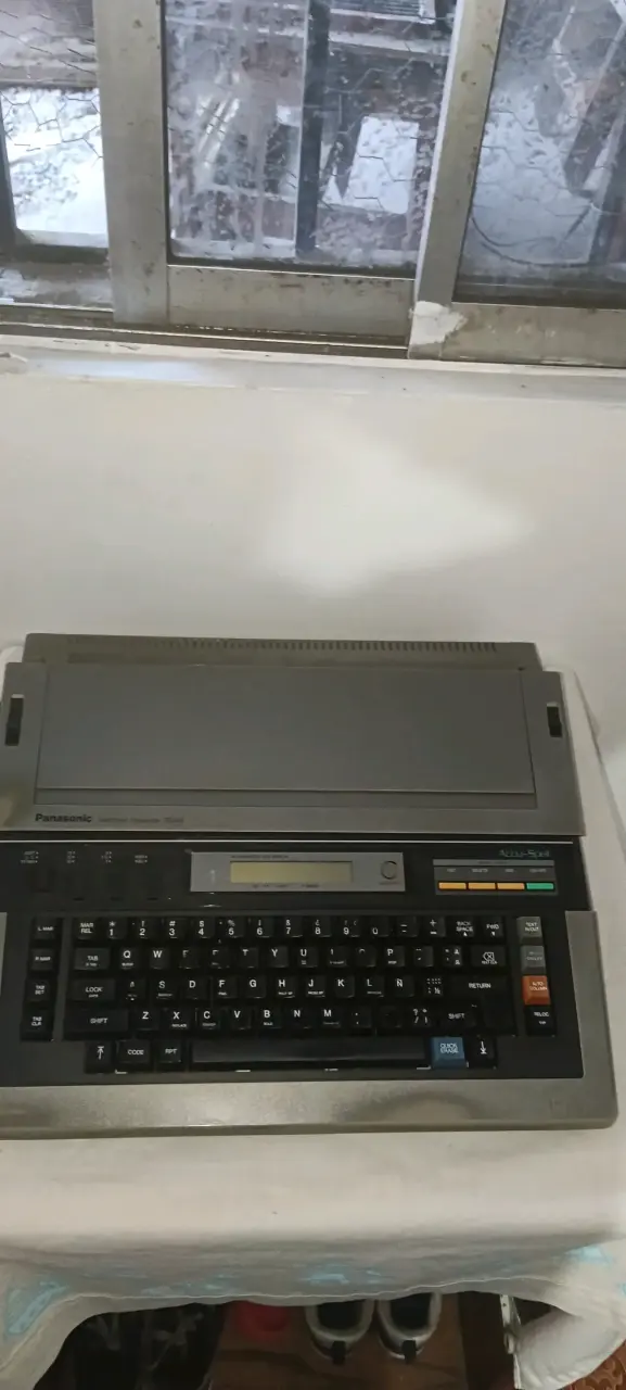 Máquina de escribir electrónica Panasonic - 2