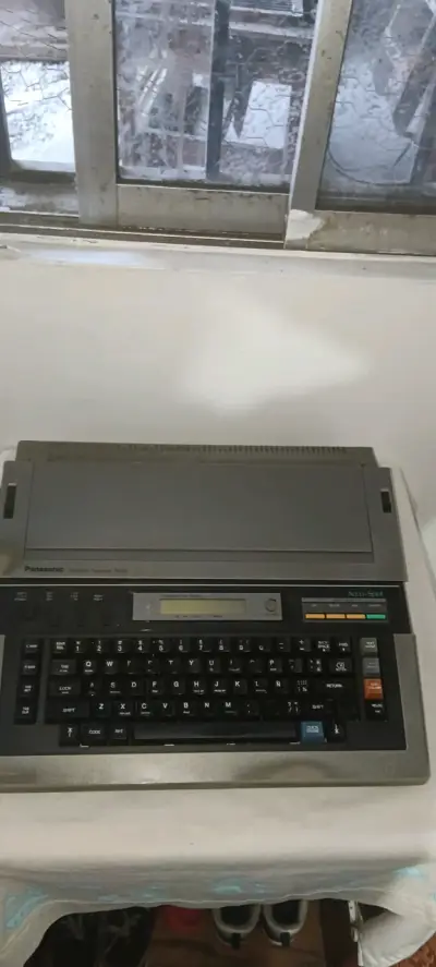Máquina de escribir electrónica Panasonic - miniatura 2