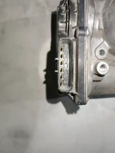 Cuerpo de aceleración Mazda - miniatura 3