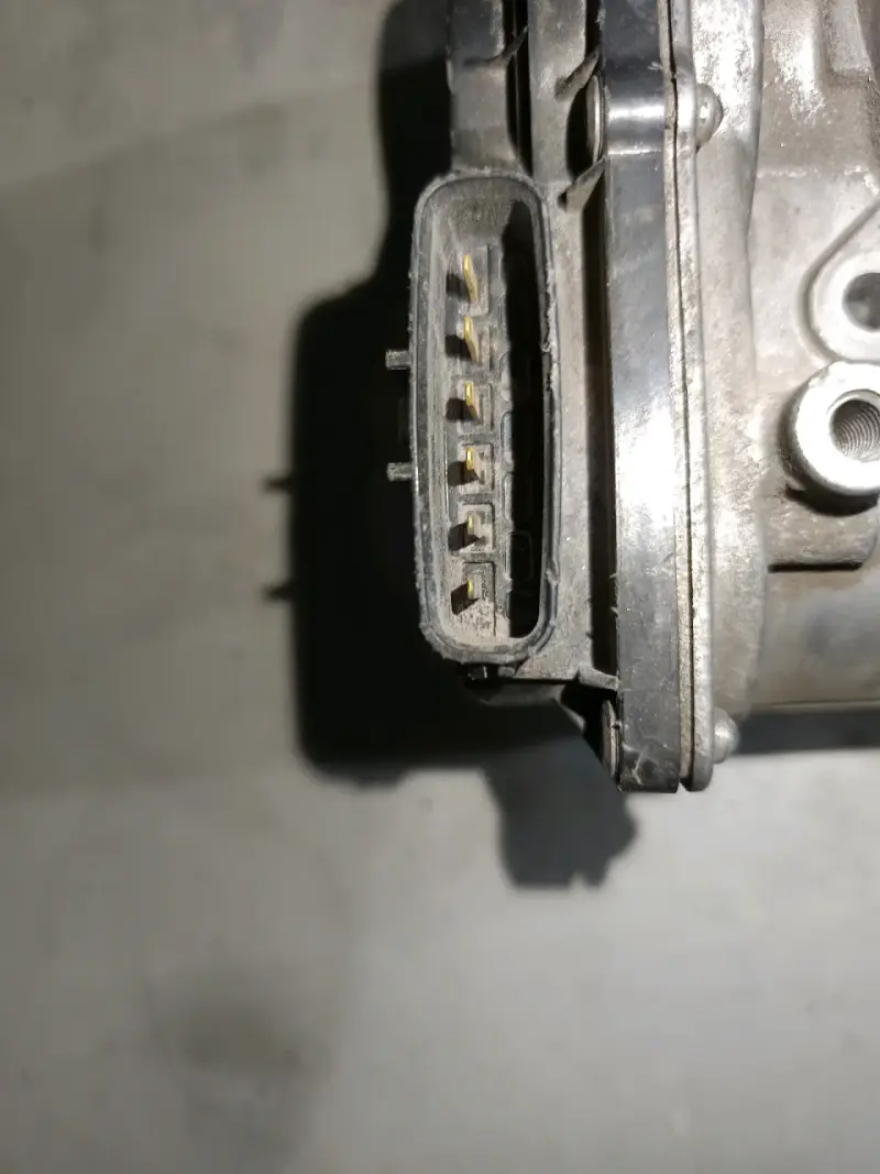Cuerpo de aceleración Mazda - 4