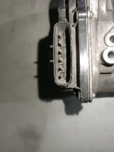 Cuerpo de aceleración Mazda - miniatura 4