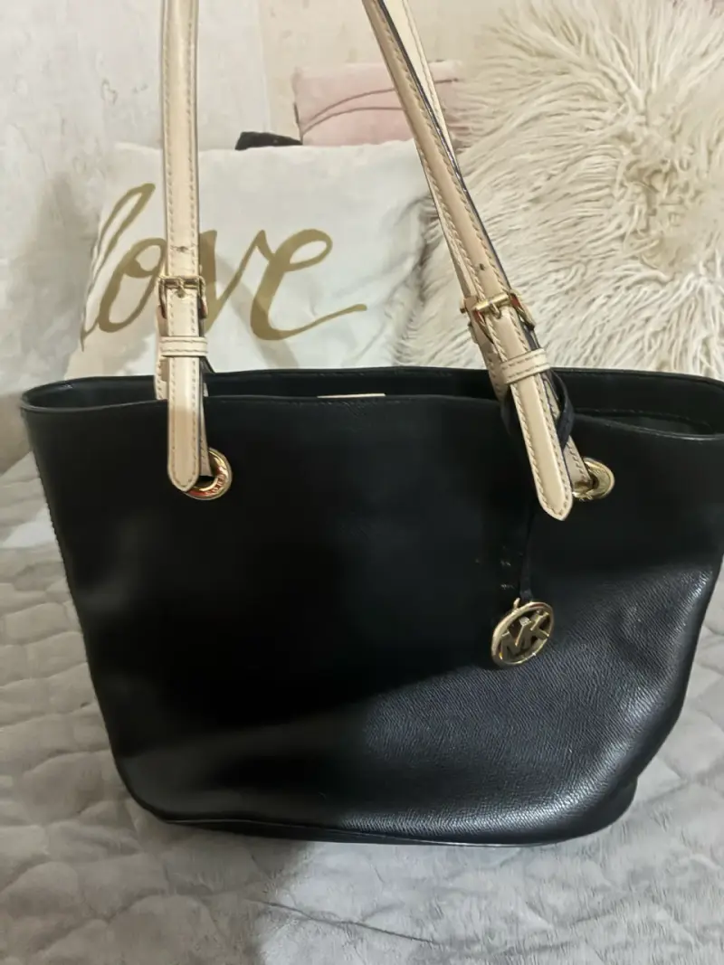 Cartera negra con asas beige - 2