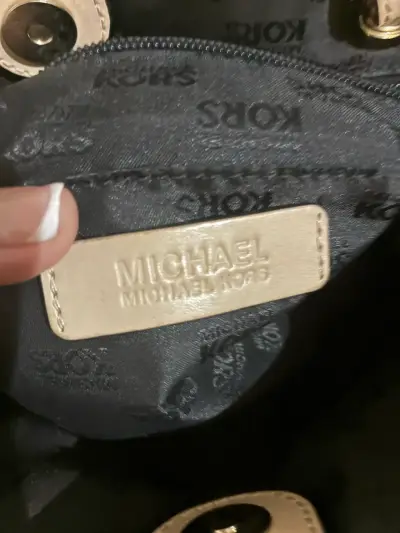 Cartera negra con asas beige - miniatura 3