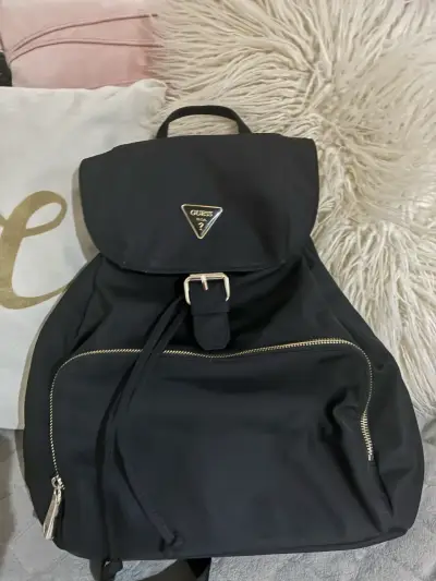Mochila negra Guess elegante - miniatura 1