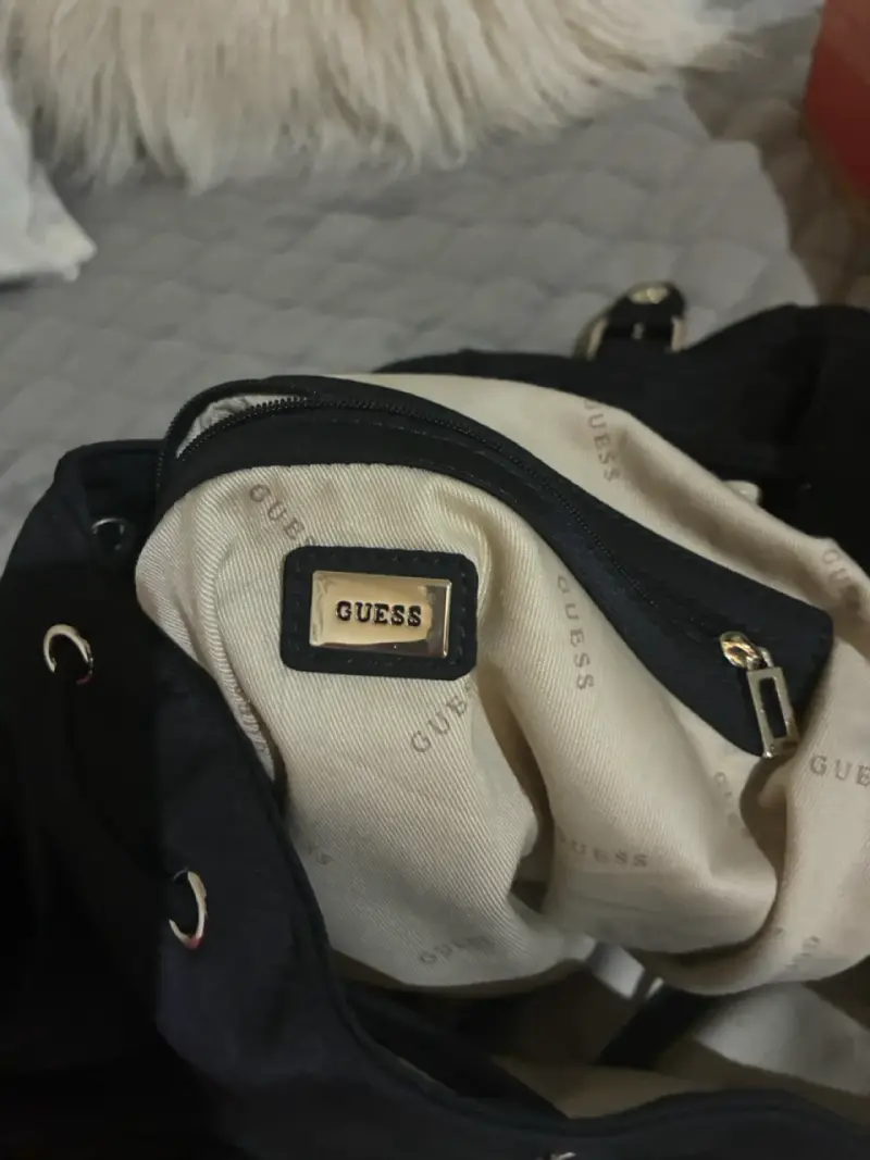 Mochila negra Guess elegante - 2