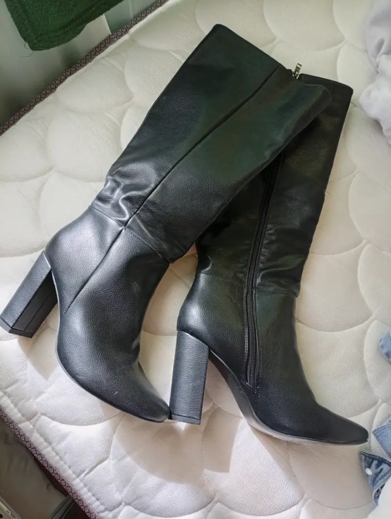 Botas negras de tacón alto - 1