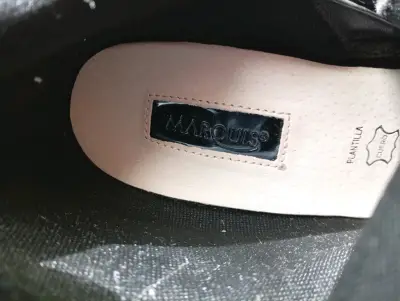 Botas negras de tacón alto - miniatura 3
