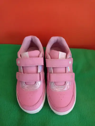 Zapatillas rosadas con luces y velcro - miniatura 1