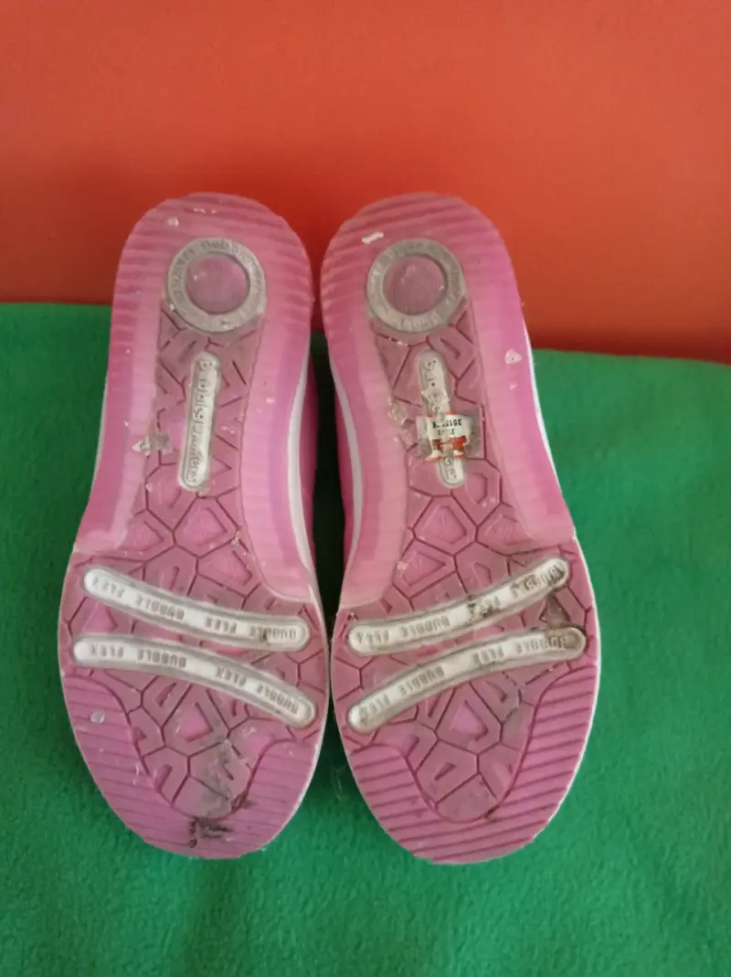 Zapatillas rosadas con luces y velcro - 4