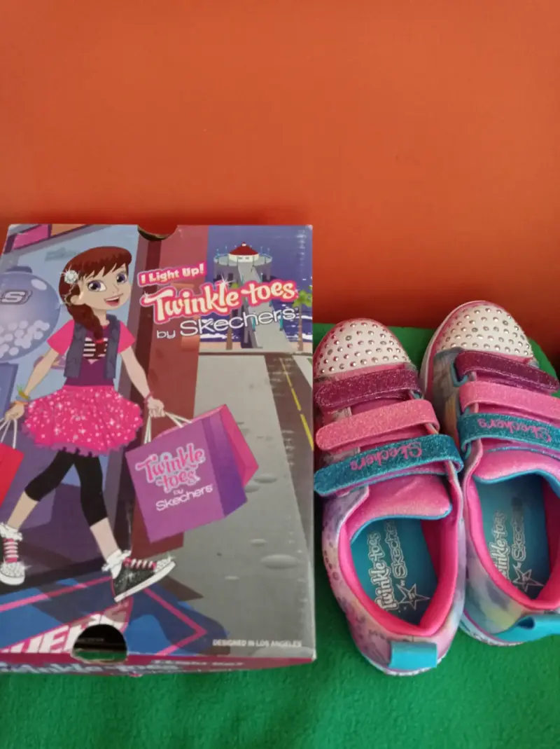 Zapatillas infantiles Skechers brillantes - 3