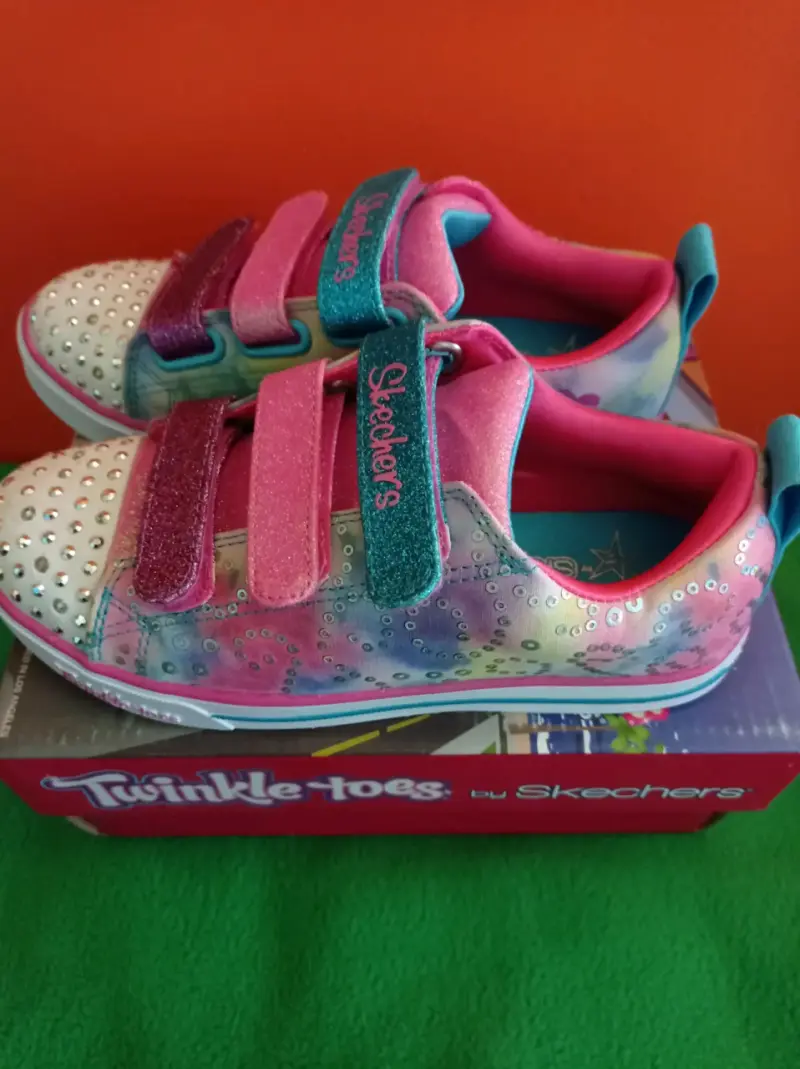 Zapatillas infantiles Skechers brillantes - 4