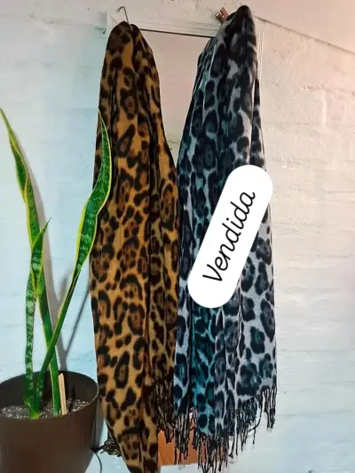 Bufandas con estampado animal - miniatura 3