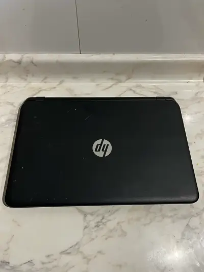Laptop HP negra 14 pulgadas - miniatura 1