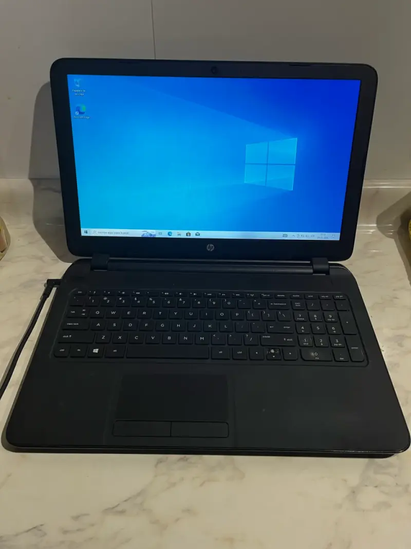 Laptop HP negra 14 pulgadas - 2