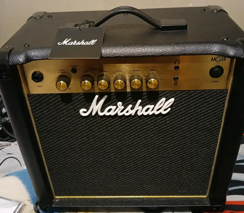 Amplificador Marshall MG15 - 1