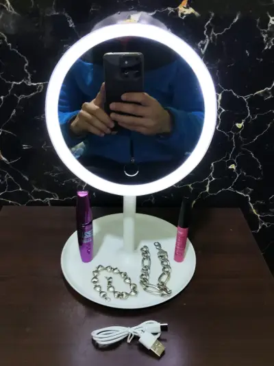 Espejo de maquillaje con luz LED - miniatura 2