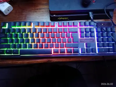 Teclado mecánico retroiluminado - miniatura 1